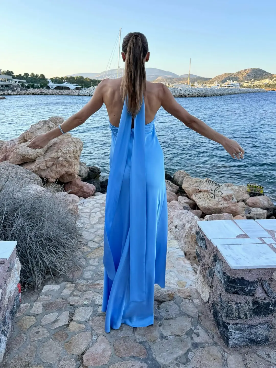 Η Μαρία Αντωνά συνόδευσε τον Λιάγκα σε γάμο που ήταν κουμπάρος