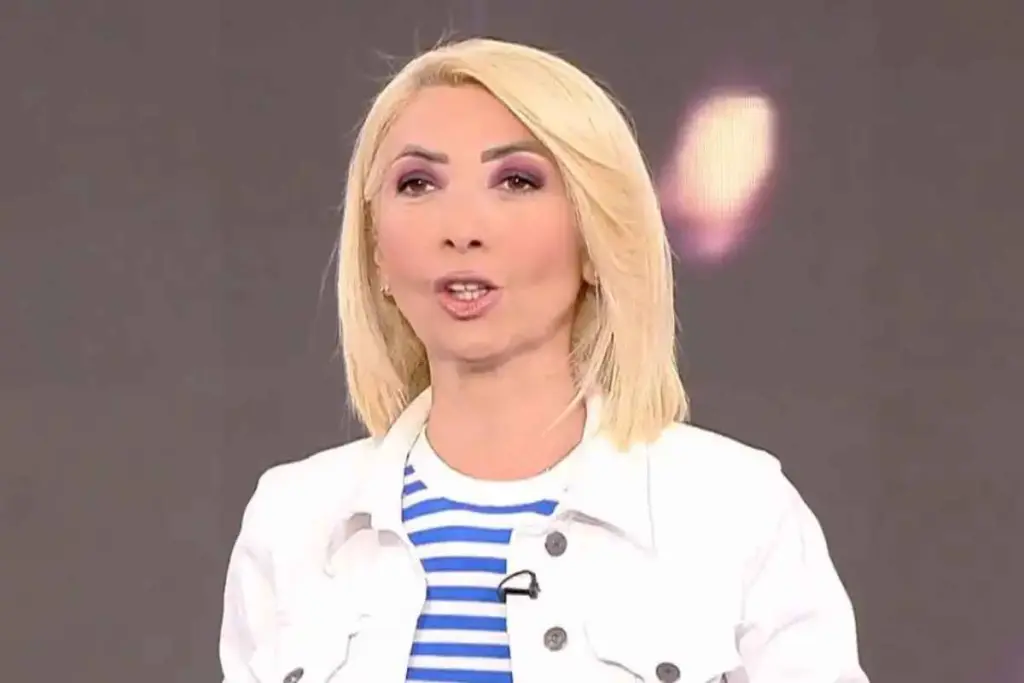 Η Μίνα Καραμήτρου εμφανίστηκε με νάρθηκα στην εκπομπή 10 Παντού μετά τον τραυματισμό της στο Open