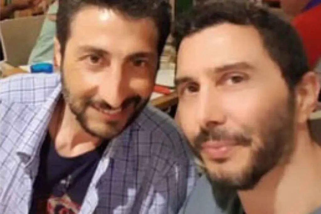 Ο Νίκος Νικολετάκης αποχαιρετά τον αδελφό του Μανώλη που ανασύρθηκε νεκρός στα Χανιά
