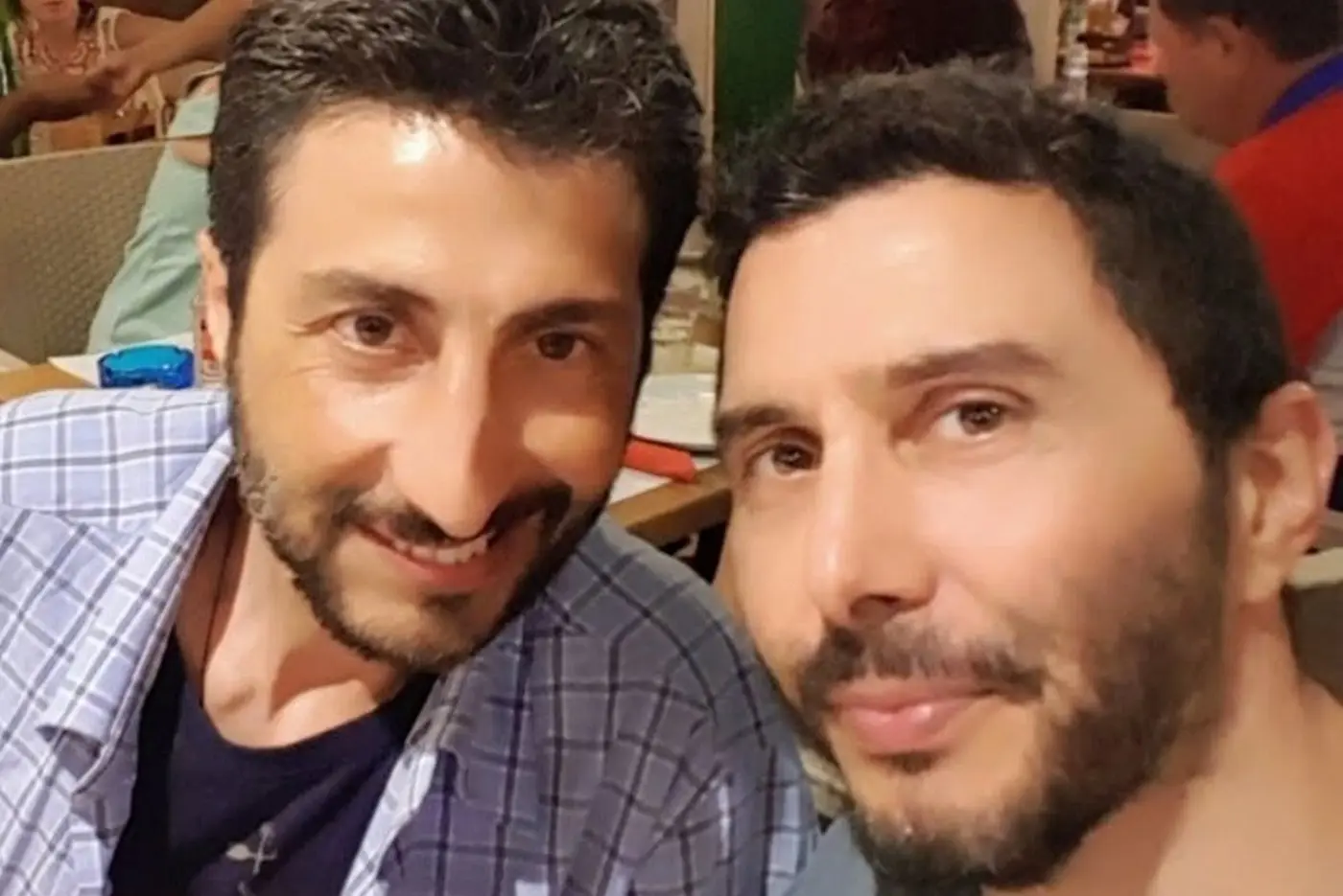 Ο Νικος Νικολετάκης σε φωτογραφια με τον αδικοχαμένο αδελφό του