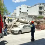 Πετράλωνα: Κατέρρευσε πολυκατοικία στην οδό Αλκμήνης, φόβοι για εγκλωβισμένους