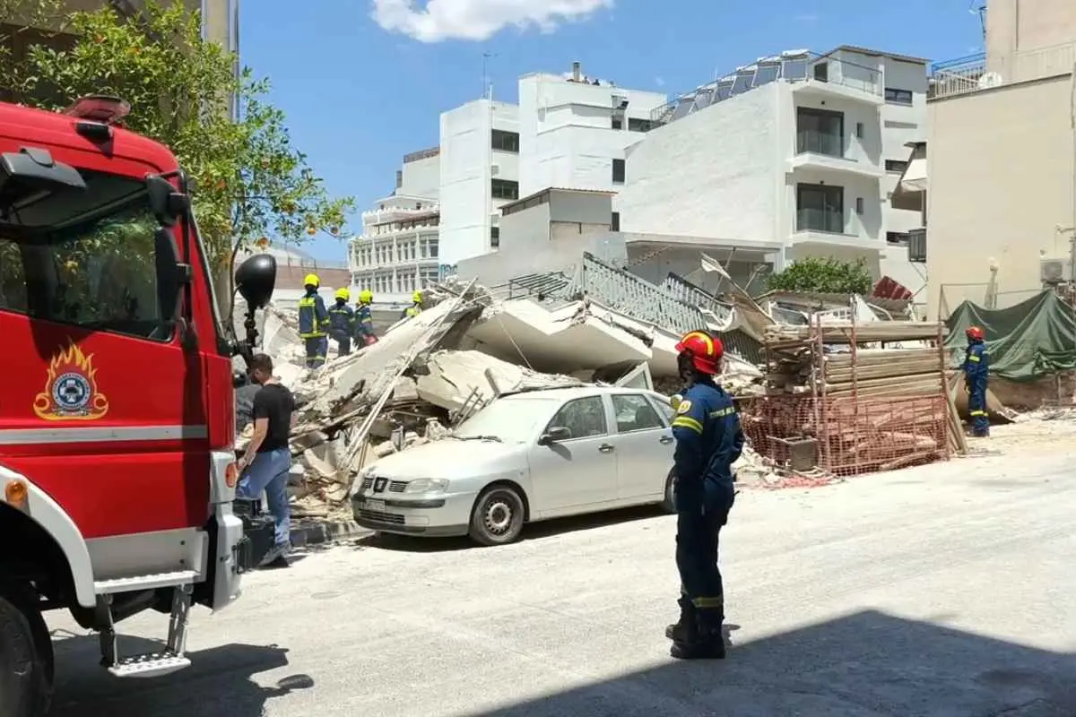 Κατάρρευση κτηρίου στα Πετράλωνα στην οδό Αλκμήνης