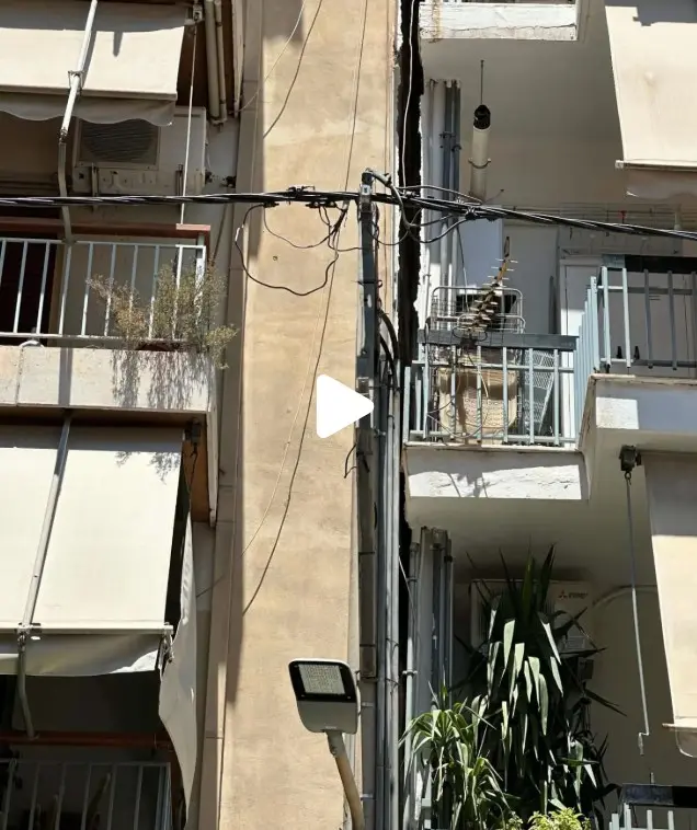 Κατάρρευση πολυκατοικίας στα Πετράλωνα