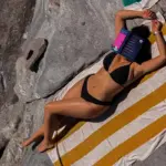 Ηθοποιός της σειράς «Μία νύχτα μόνο» ποζάρει με μπικίνι και ανεβάζει τη θερμοκρασία