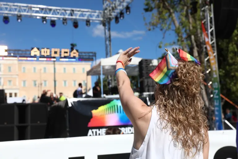 Athens Pride 2026: Πλήθος κόσμου στο πολύχρωμο κέντρο της πρωτεύουσας