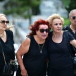 Ράκος η Μαίρη Ραζή - Υποβασταζόμενη στην κηδεία του Σωτήρη Τσόγκα
