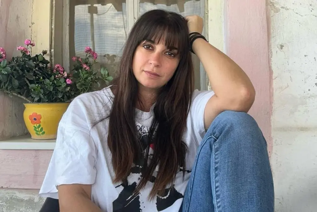 Η Σοφία Φαραζή ποζάρει