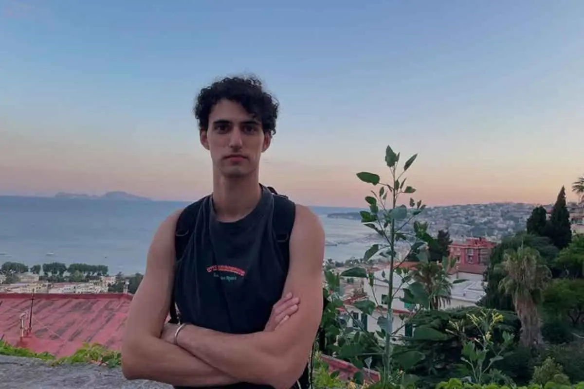 Ο Βασίλης Μπούτσικος μίλησε για το βραβείο Χορν, τη δουλειά, τις δυσκολίες και την ανασφάλεια στον χώρο της υποκριτικής.
