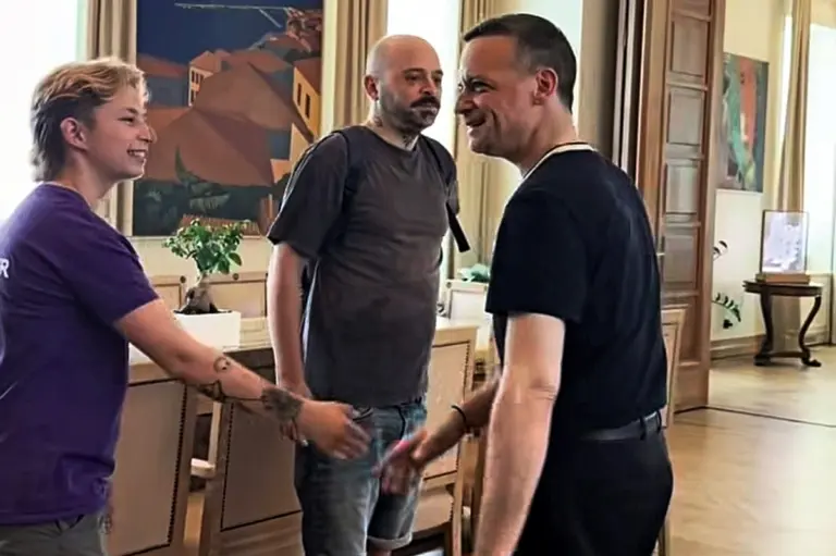 Ο Χάρης Δούκας σε ρυθμούς Athens Pride