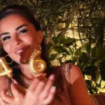 Κολέτσα: Έσβησε 46 κεράκια και κανείς δεν το πιστεύει - Τα εντυπωσιακά γενέθλια στη Μύκονο