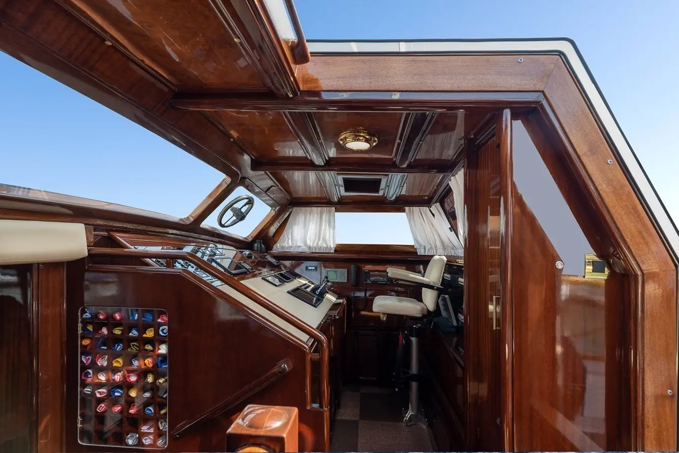 Στο σφυρί το yacht «φάντασμα» των Γκριμάλντι στη μαρίνα Ζέας