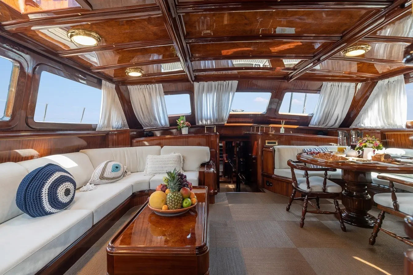Στο σφυρί το yacht «φάντασμα» των Γκριμάλντι στη μαρίνα Ζέας