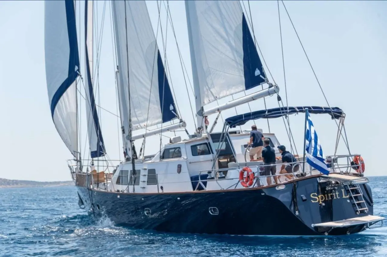 Στο σφυρί το yacht «φάντασμα» των Γκριμάλντι στη μαρίνα Ζέας