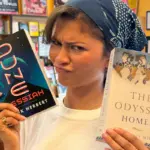 Η Zendaya διαβάζει «Οδύσσεια»