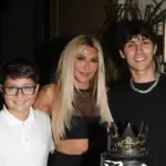 Τα εντυπωσιακά γενέθλια του Μπάμπη Λαζαρίδη – Στο πλευρό του η οικογένειά του