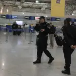 Με 500.000 ευρώ στις αποσκευές του συνελήφθη επιβάτης στην Αθήνα