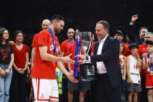 Παραμένει στο «λιμάνι» ο Παπανικολάου