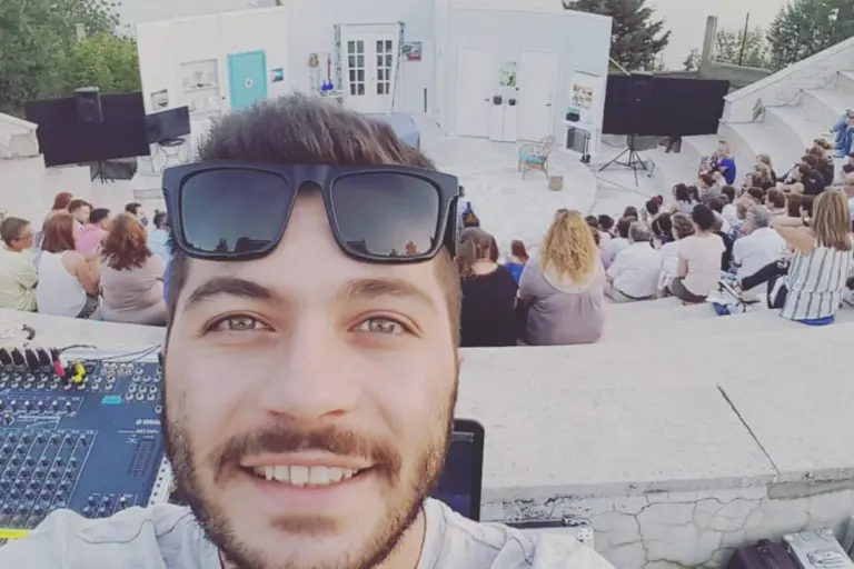 Ο «Θανάσης» από το «Ευτυχισμένοι Μαζί» απάντησε σε σχόλιο για τα κιλά της συζύγου του