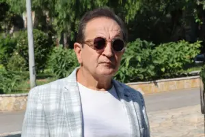 Μπιμπίλας κατά του κληρονόμου του Μάνου Χατζιδάκι -  «Πόσο πια θα απαγορεύει να τον ακούμε;»