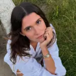 Η Κιάρα Κινγκ μιλά ελληνικά σε βίντεο από την Αθήνα και ενθουσιάζει τους followers της