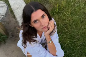 Η Κιάρα Κινγκ μιλά ελληνικά σε βίντεο από την Αθήνα και ενθουσιάζει τους followers της
