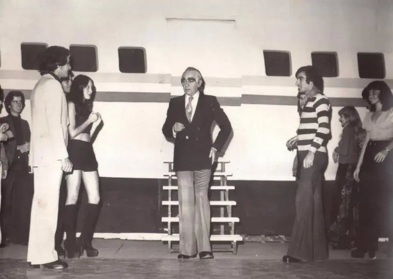 Με τι γελούσαν οι Αθηναίοι το 1974 αμέσως μετά την πτώση της χούντας