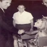 Η φωτογραφία που ξεσήκωσε θύελλα αντιδράσεων και η… οδός Ονείρων της Αλίκης Βουγιουκλάκη