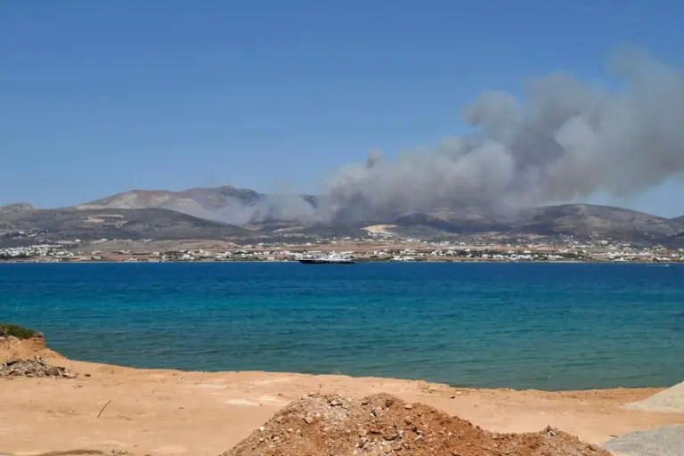 Φωτιά στην Πάρο: Εκκενώθηκαν τέσσερις περιοχές
