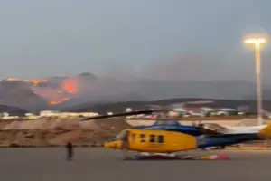 Αναζωπυρώθηκε η φωτιά στην Πάρο -  Ολονύχτια μάχη με τις φλόγες