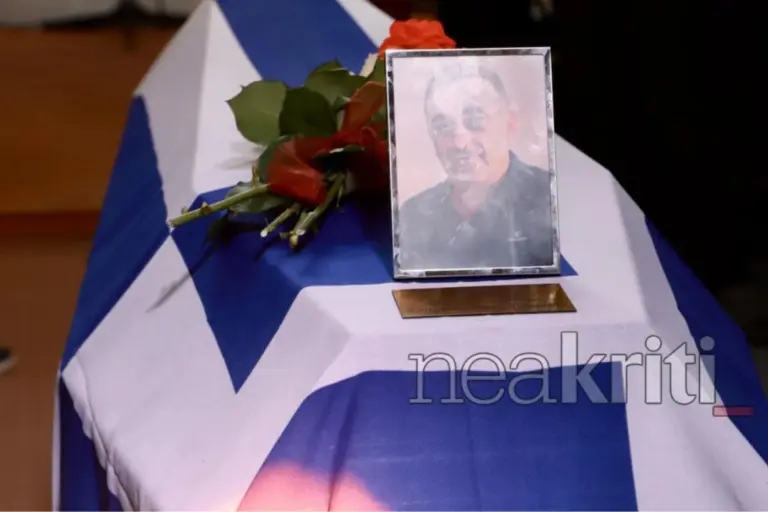 Το τελευταίο «αντίο» στον ήρωα πυροσβέστη Μανώλη Στρατιδάκη