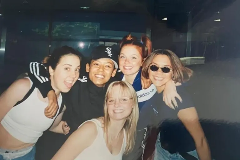 Βικτόρια Μπέκαμ: 30 χρόνια από το «Wannabe» των Spice Girls – «Άλλαξε για πάντα τις ζωές μας»