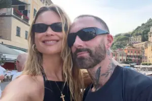 Άνταμ Λεβίν: Η τρυφερή αφιέρωση στη σύζυγό του για τα 12 χρόνια γάμου τους