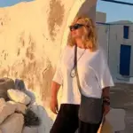 Η Νικολούλη όπως δεν την έχουμε ξαναδεί - Άφησε τα μυστήρια και χαλαρώνει στις Κυκλάδες