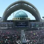 Αλί Χαμενεΐ: «Πλημμύρισε» η Τεχεράνη για το λαϊκό προσκύνημα της σορού του