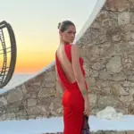 Αμαλία Κωστοπούλου: Η εμφάνιση στην Ίο που τράβηξε τα βλέμματα - Δείτε πόσο κοστίζει το φόρεμά της