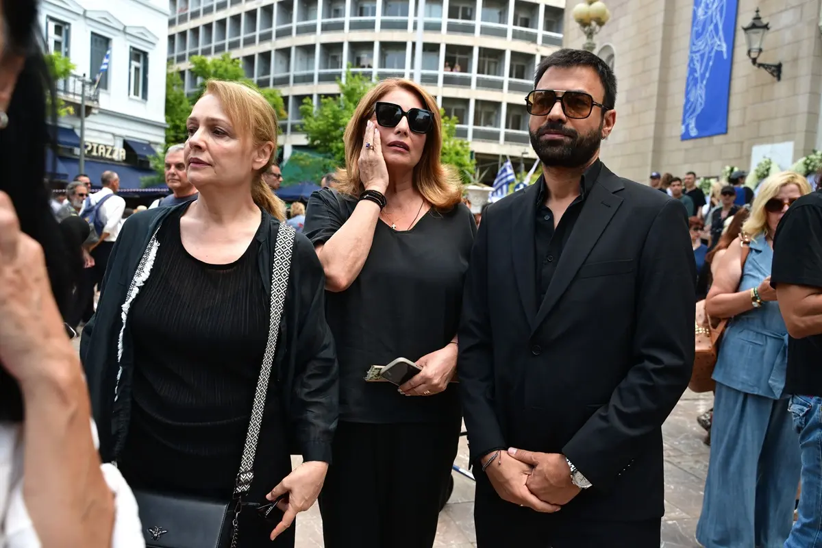 Η Άντζελα Γκερέκου αποχαιρέτησε την τηλεοπτική της μητέρα Μάρω Κοντού με δάκρυα στα μάτια