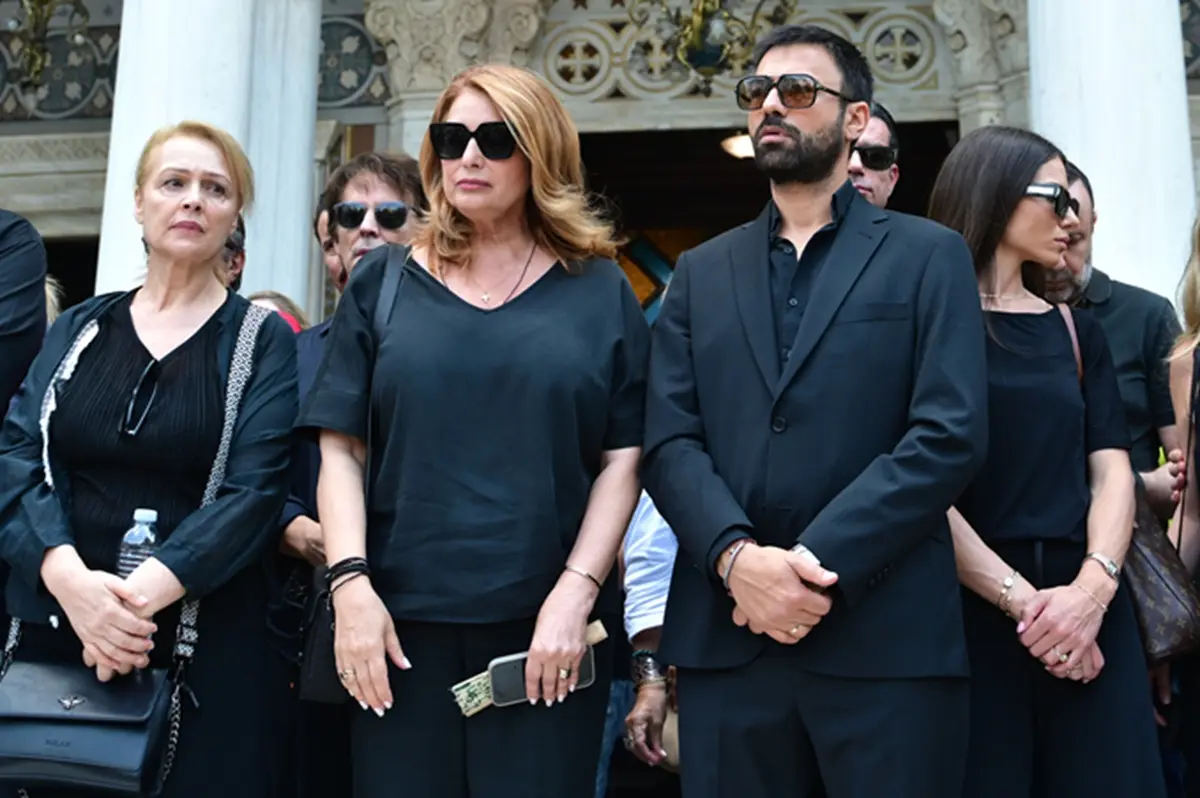 Η Άντζελα Γκερέκου αποχαιρέτησε την τηλεοπτική της μητέρα Μάρω Κοντού με δάκρυα στα μάτια