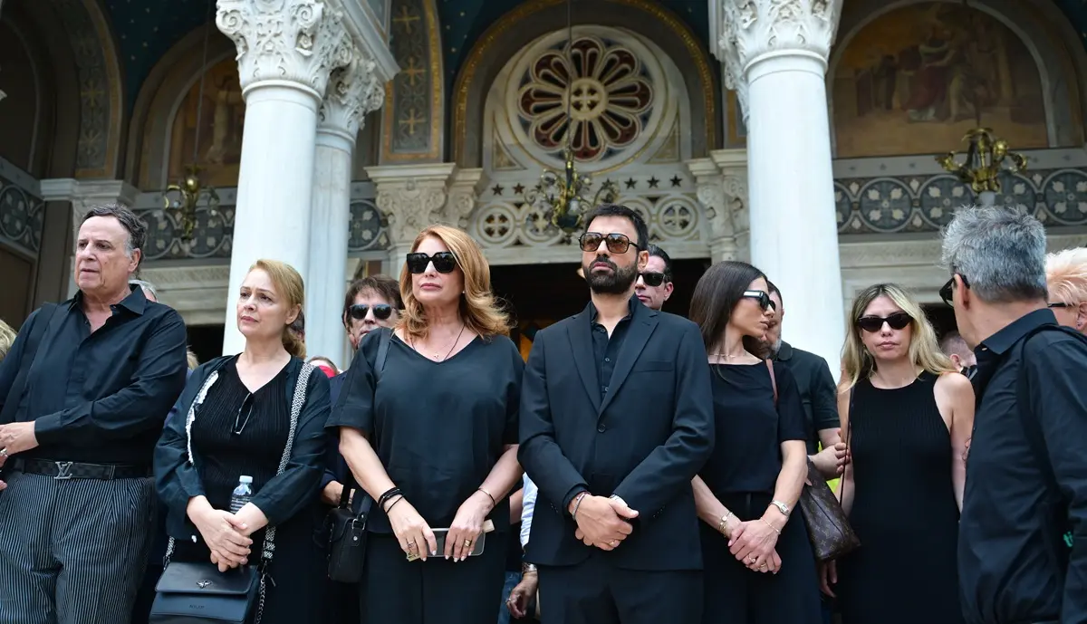 Η Άντζελα Γκερέκου αποχαιρέτησε την τηλεοπτική της μητέρα Μάρω Κοντού με δάκρυα στα μάτια