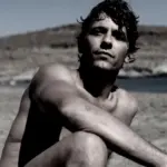 Στον φακό της Ρούλας Ρέβη ο Αποστόλης Τότσικας – Ξέγνοιαστες στιγμές στην παραλία