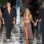 Οικονομάκου – Τσερέλα: Βόλτα στα σοκάκια της Μυκόνου για το νιόπαντρο ζευγάρι