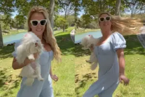 Μπρίτνεϊ Σπίαρς: Μετέτρεψε το γαλάζιο φόρεμά της σε μίνι και χόρεψε - «Νιώθω σαν την Τίνκερμπελ»