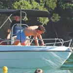 Βουτιές και γκολ: Ο Τζόλης απολαμβάνει το καλοκαίρι του