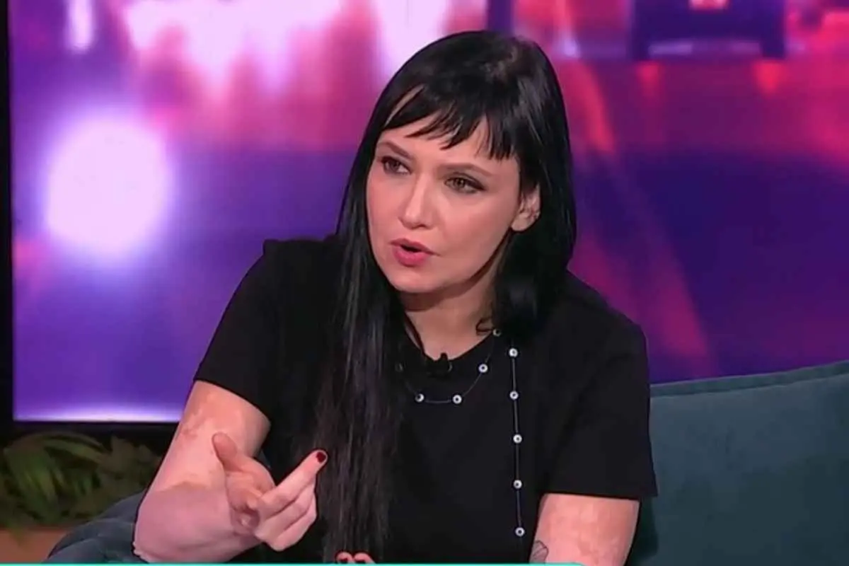 «Πρέπει να αποφασίσεις αν αγαπάς περισσότερο τον χορό ή τα γλυκά». Η Δήμητρα Κολλά μιλά για το σχόλιο που τη σημάδεψε, το τέλος του μπαλέτου και την κατάθλιψη.