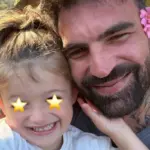 Δημήτρης Αλεξάνδρου: Ο μικρός Πάρης τραγουδά μαζί με τη Ρία Ελληνίδου
