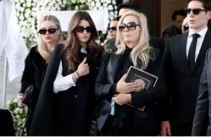 Έλενα Μακρή Λυμπέρη: «Το πένθος πονά σαν σπασμένα πλευρά»