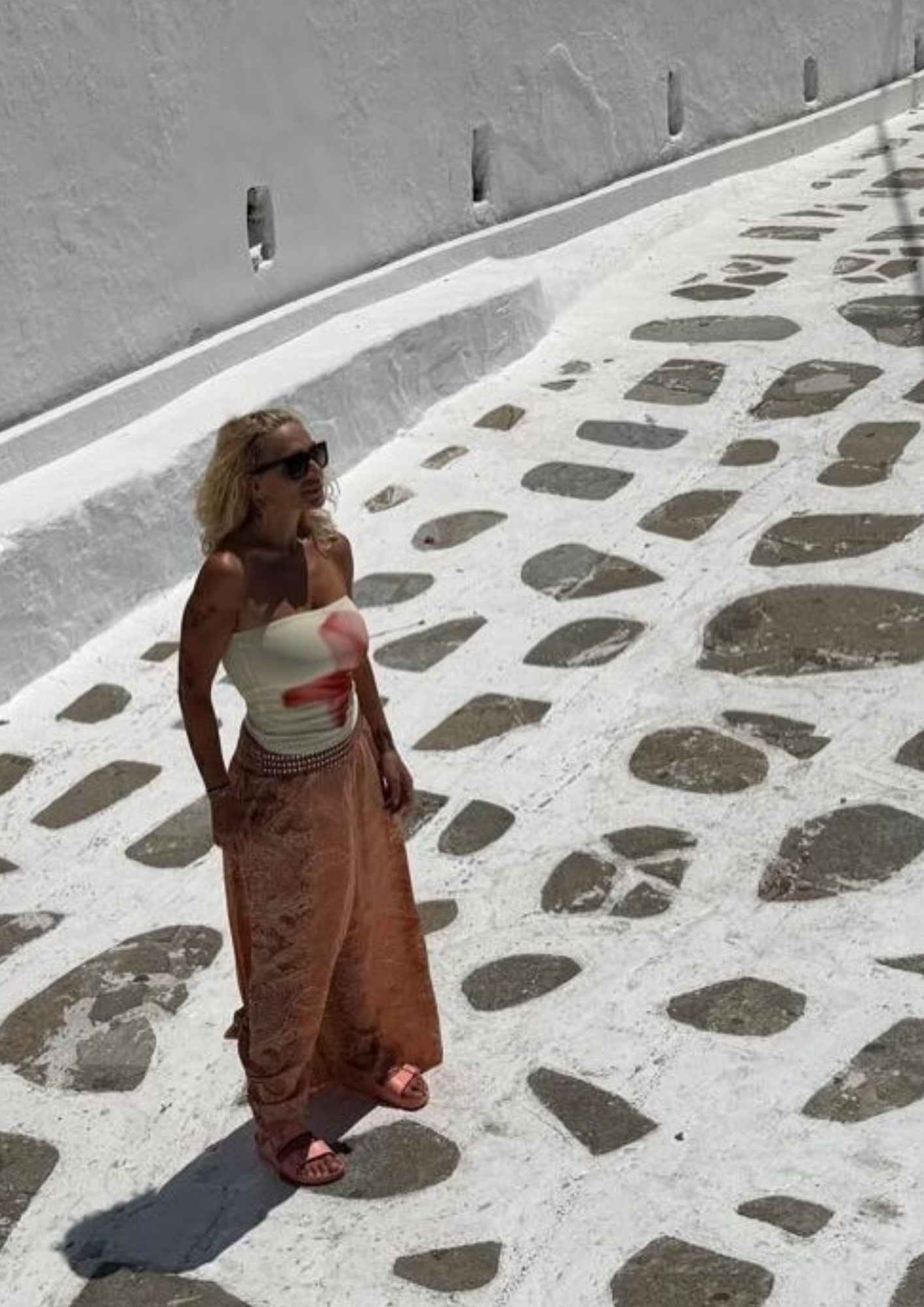 Τα κατάλευκα σοκάκια της Μυκόνου που φωτογράφισε η Ελεωνόρα Ζουγανέλη