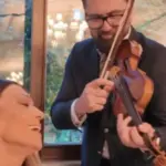 Η στιγμή που η Έλλη Κοκκίνου άκουσε το δικό της τραγούδι σε εστιατόριο της Ρουμανίας