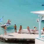 Καιρός: Επιμονή στις υψηλές θερμοκρασίες σε όλη την Ελλάδα, «σωσίβιο» τα μελτέμια