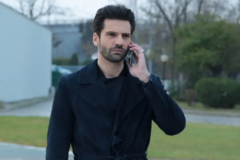 Ο «Εμίρ» του «Kara Sevda» στην Ελλάδα: Διακοπές με τη σύζυγό του σε όμορφο νησί!