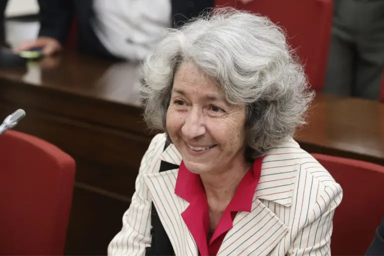 Κόλαφος η κόρη του Γιάννη Ρίτσου με αφορμή την απαγόρευση του τραγουδιού «Γιάννη τον φονιά»